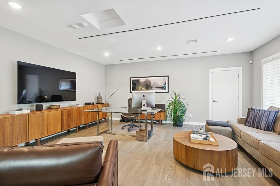 29 Oak Grove Lane, Edison, New Jersey image 9