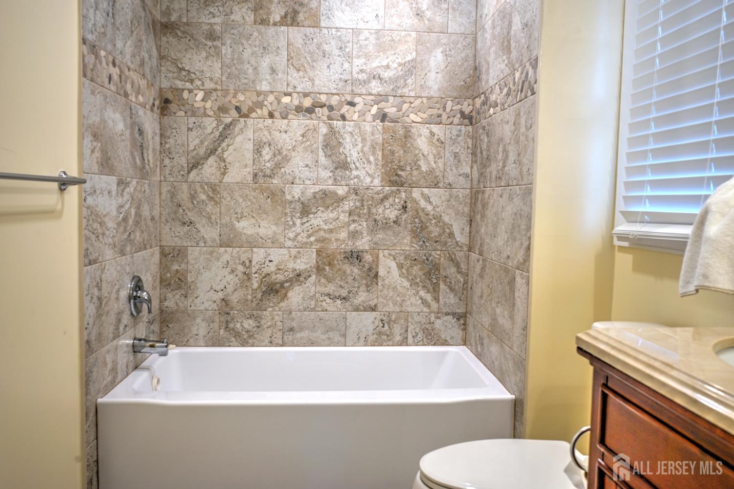 1084 Stelton Road, Piscataway, New Jersey image 15