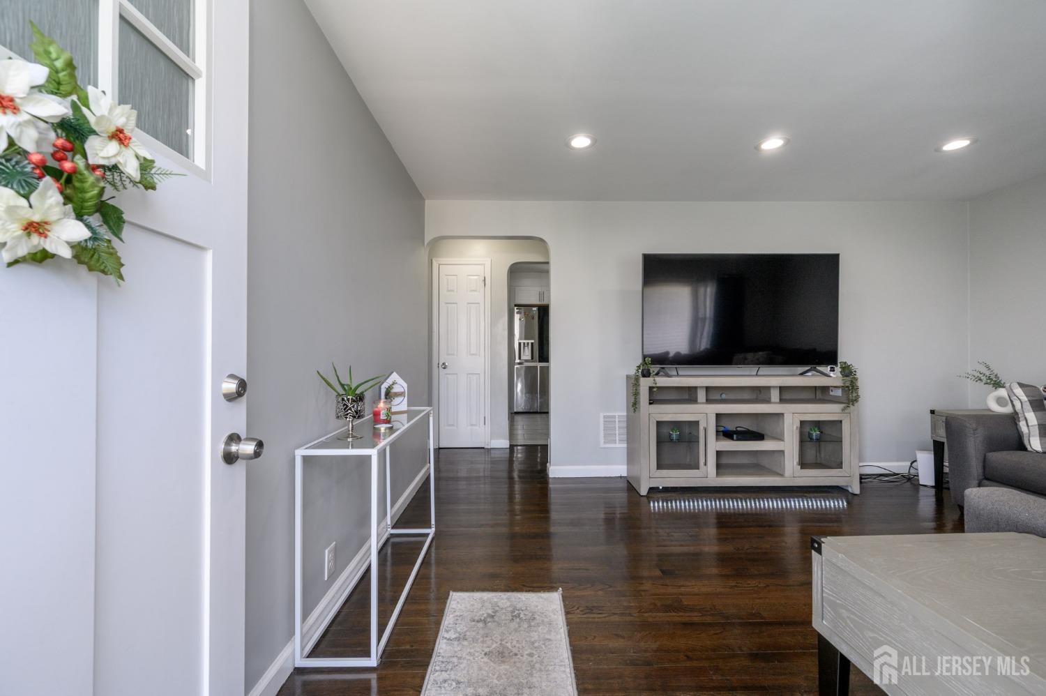 724 E 2nd Avenue, Roselle, New Jersey image 3