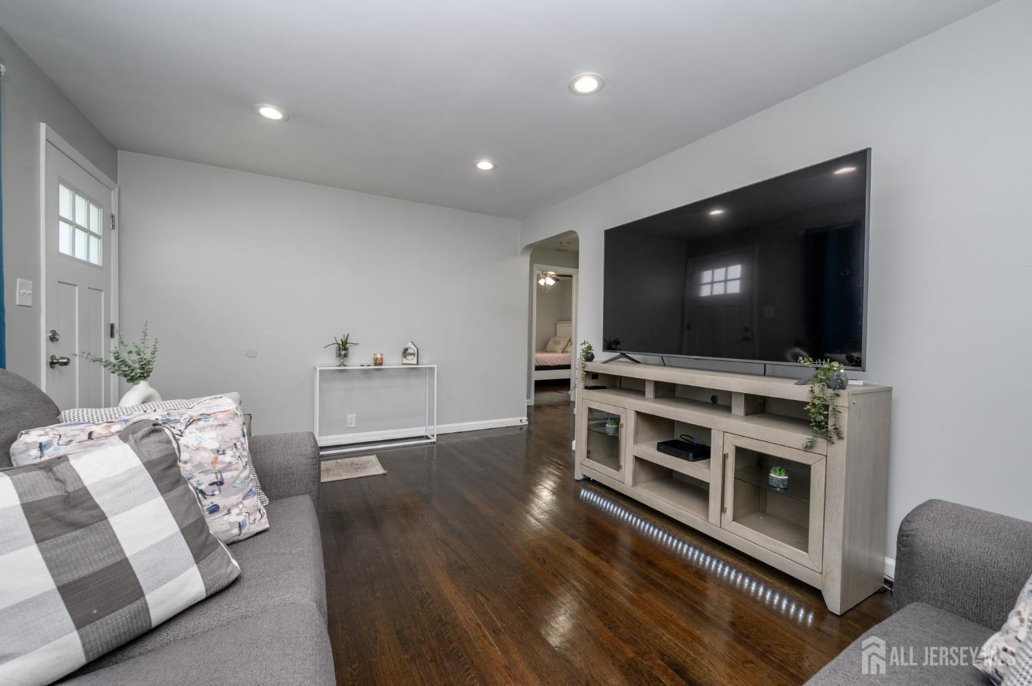 724 E 2nd Avenue, Roselle, New Jersey image 6