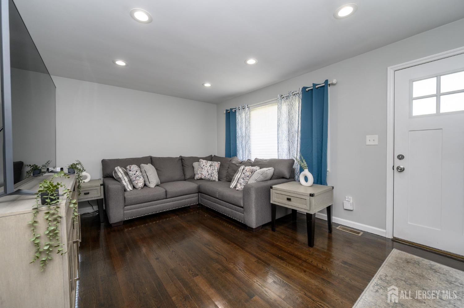 724 E 2nd Avenue, Roselle, New Jersey image 4