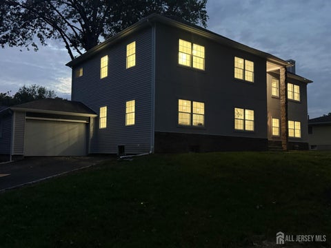 Homes For Sale - 134 Lake View Boulevard<br/> Middlesex County, Edison, NJ 08817
