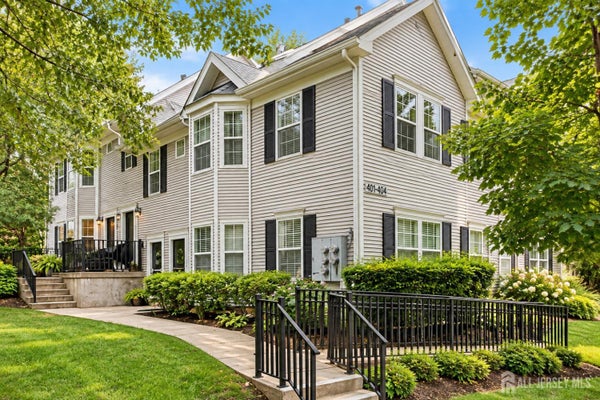 403 CYPRESS LN, EAST BRUNSWICK, NJ 08816 - Image 8610a9f267fa36804d288ec74e79cc66/2437693065
