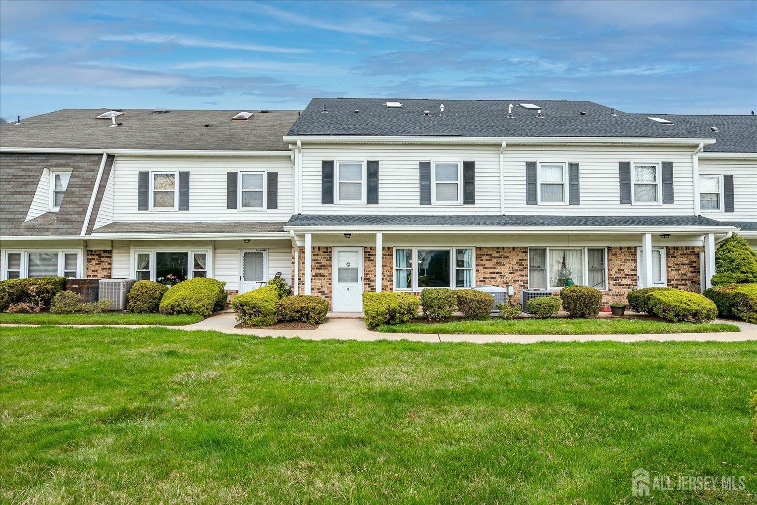 Scotch Plains, New Jersey 07076, United States, 2 Bedrooms Bedrooms, ,3 BathroomsBathrooms,Residential,Active,105690