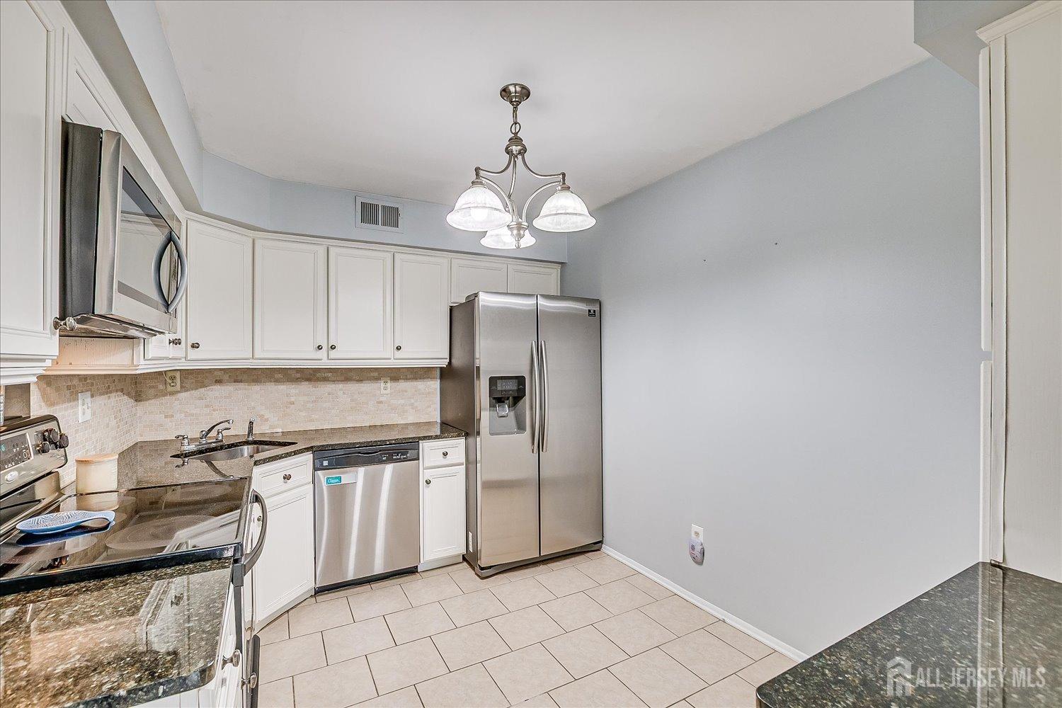 Scotch Plains, New Jersey 07076, United States, 2 Bedrooms Bedrooms, ,3 BathroomsBathrooms,Residential,Active,105690