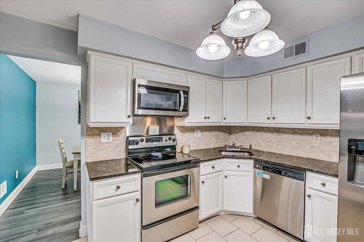 Scotch Plains, New Jersey 07076, United States, 2 Bedrooms Bedrooms, ,3 BathroomsBathrooms,Residential,Active,105690