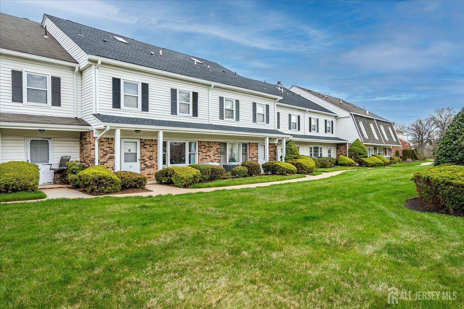 Scotch Plains, New Jersey 07076, United States, 2 Bedrooms Bedrooms, ,3 BathroomsBathrooms,Residential,Active,105690