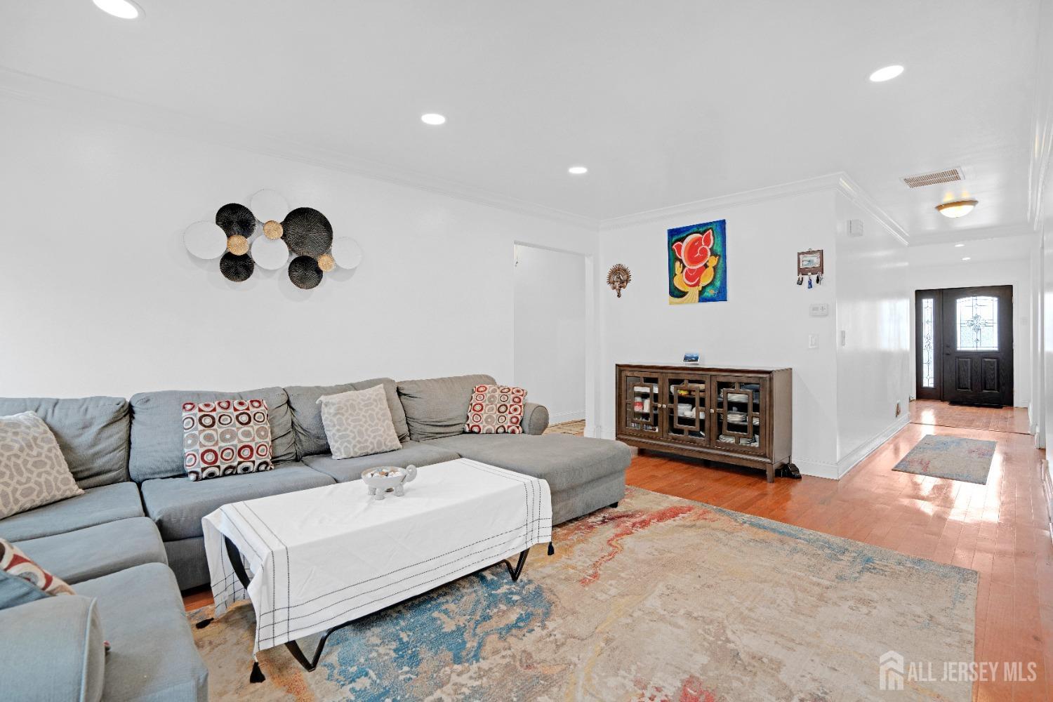 124 Woodbury Road, Edison, New Jersey image 10