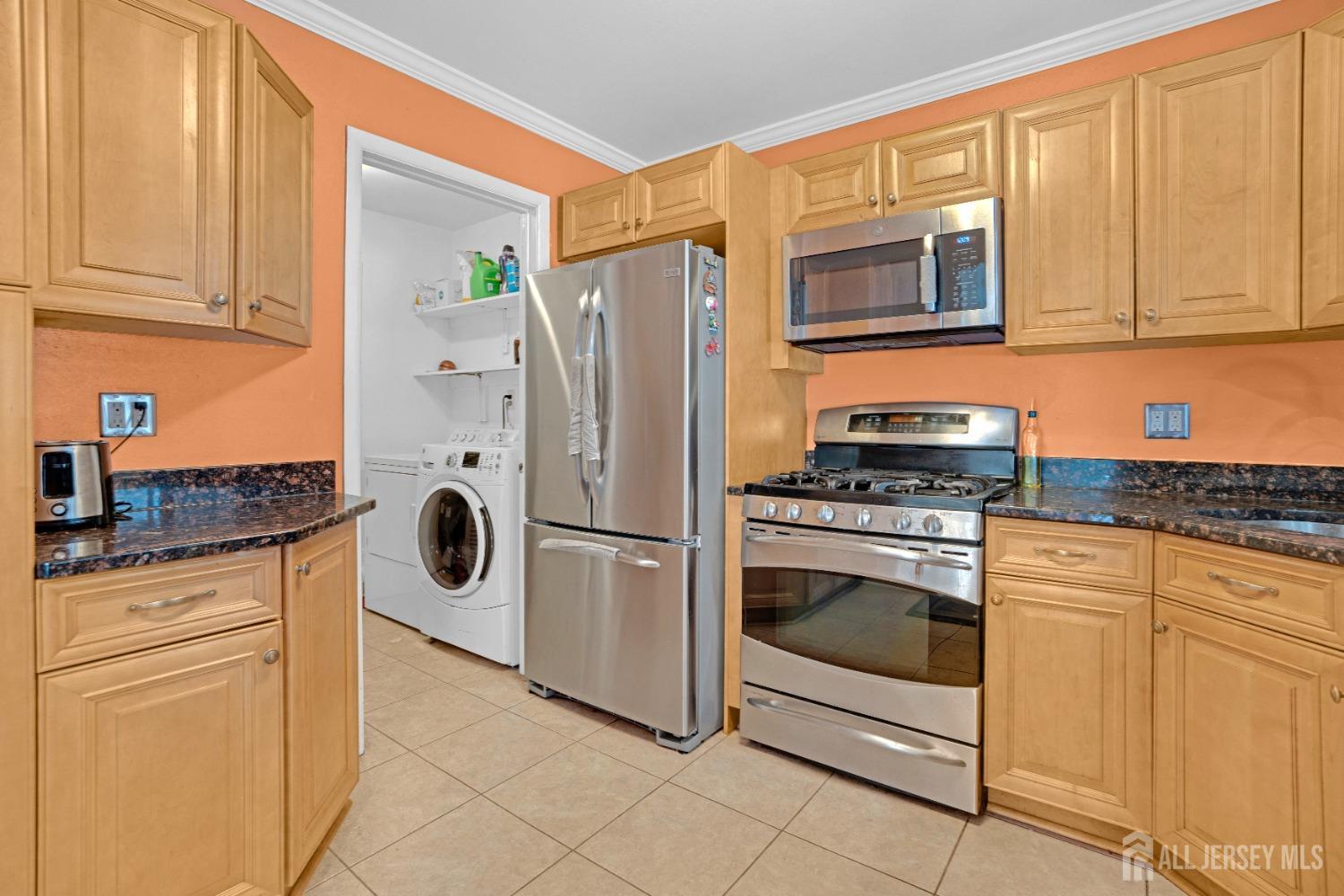 124 Woodbury Road, Edison, New Jersey image 13