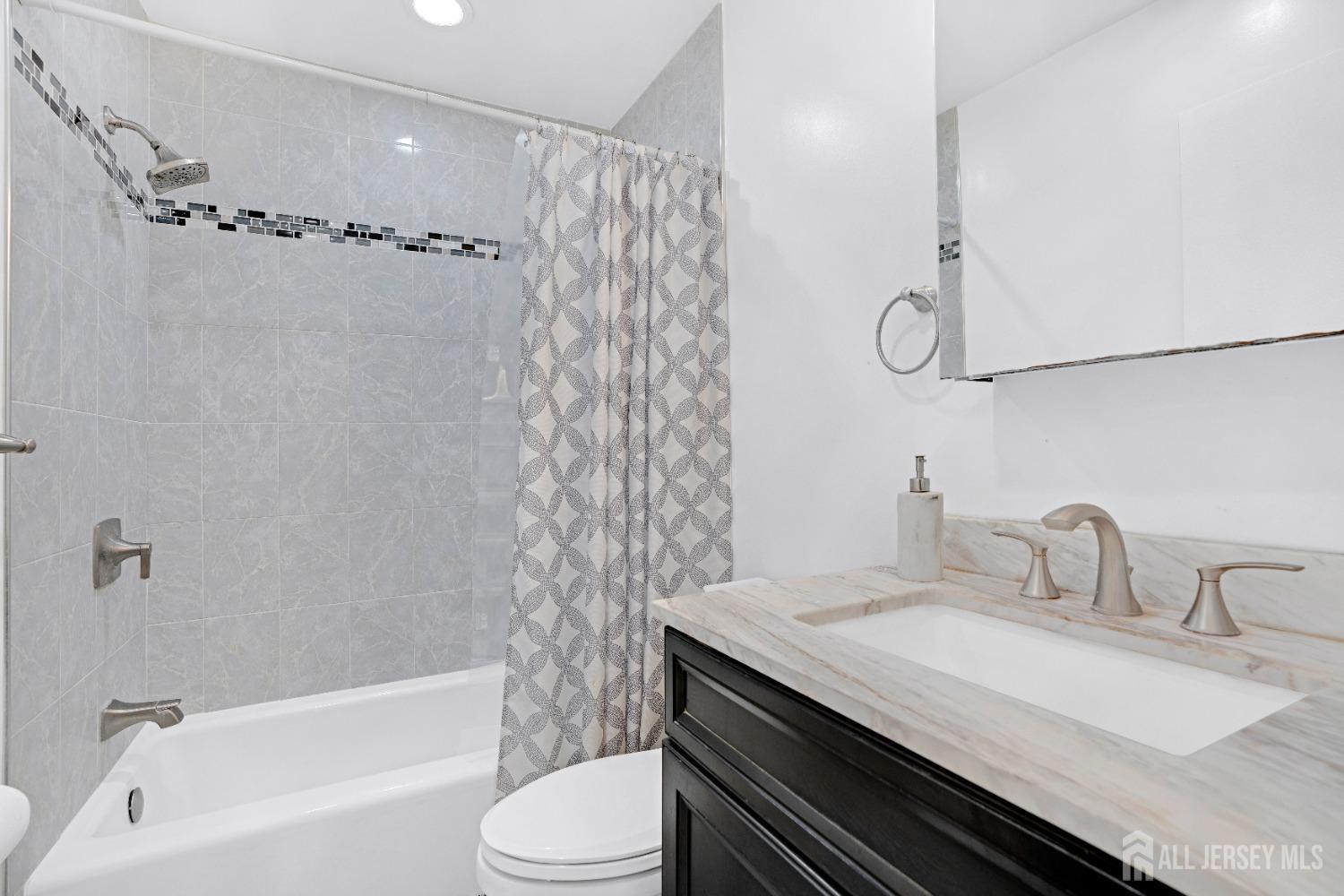 124 Woodbury Road, Edison, New Jersey image 24