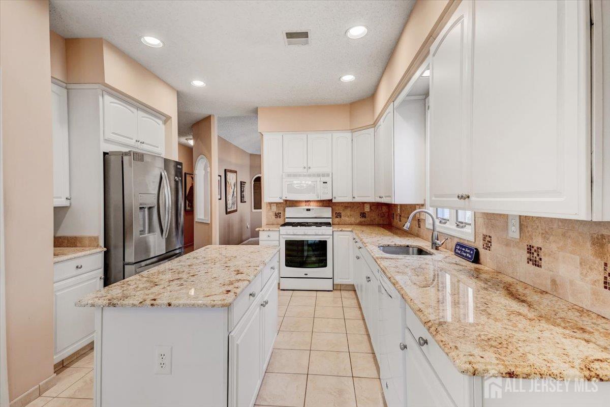 35 Brighton Court, Monroe Township, New Jersey image 8