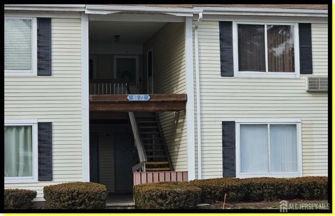 Condo For Sale - 71 Eton Way<br/> Franklin, NJ 08873