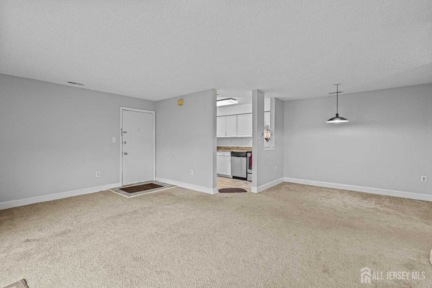 8113 Tamarron Drive, Plainsboro, New Jersey image 9