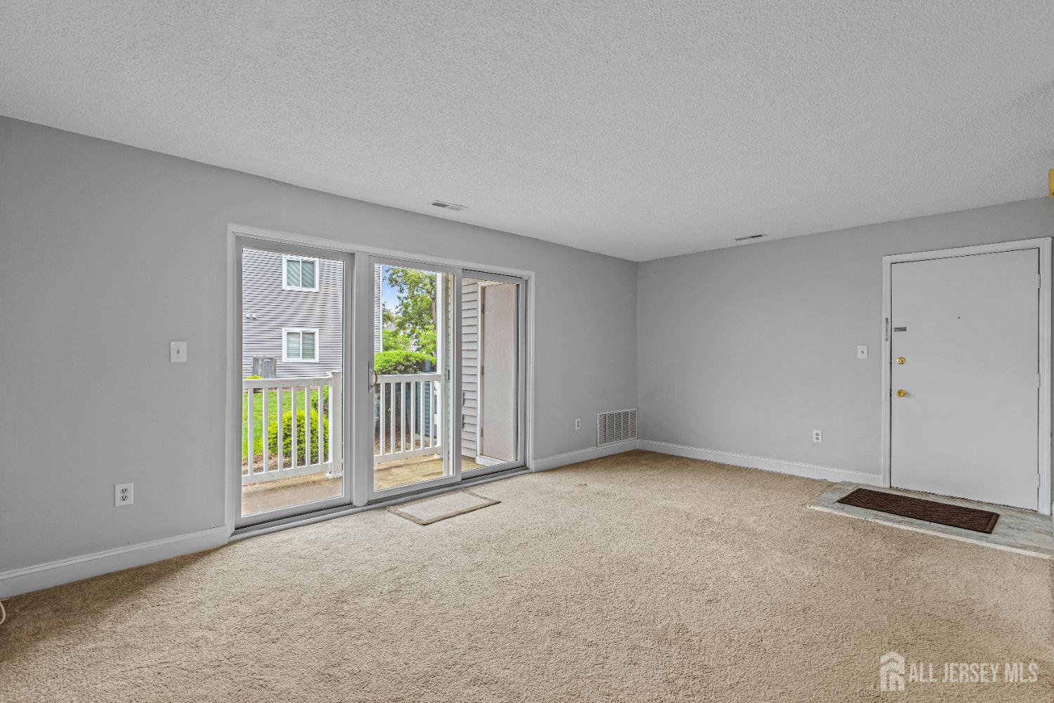 8113 Tamarron Drive, Plainsboro, New Jersey image 7