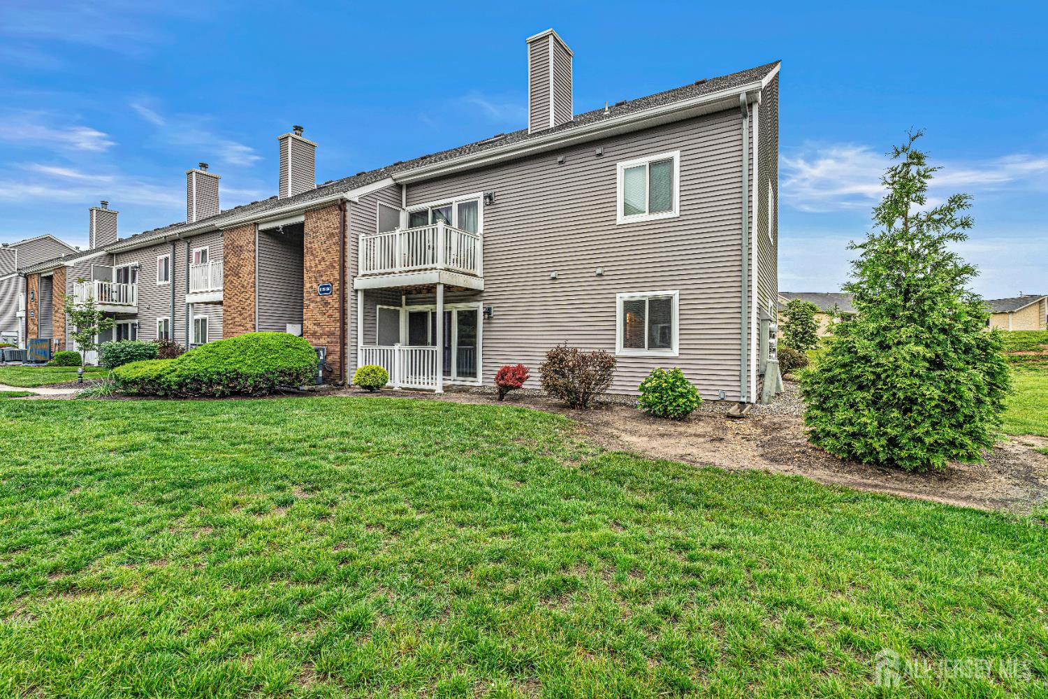 8113 Tamarron Drive, Plainsboro, New Jersey image 5
