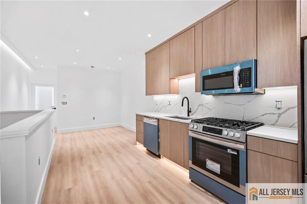 291 New York Avenue 3 - Photo 2