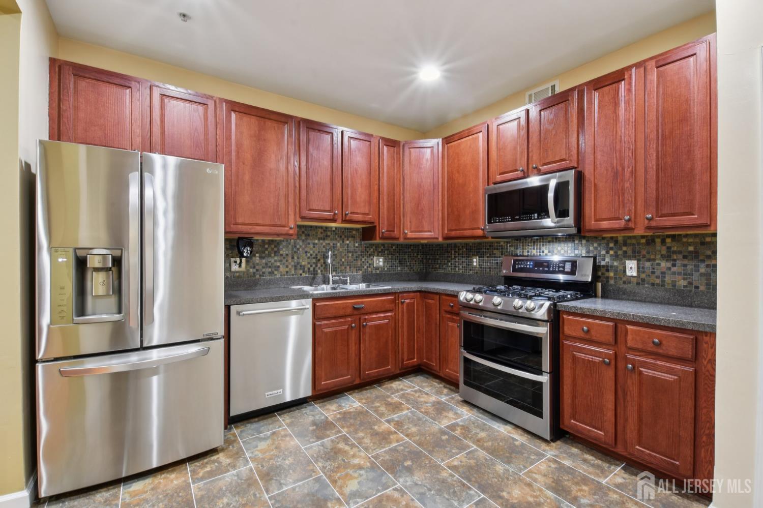 90 Forest Drive, Piscataway, New Jersey image 9