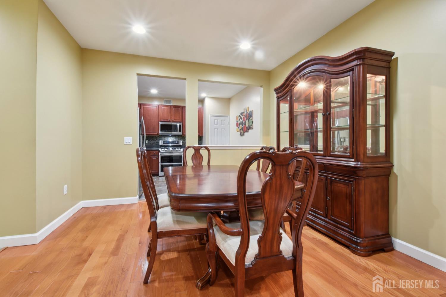 90 Forest Drive, Piscataway, New Jersey image 6