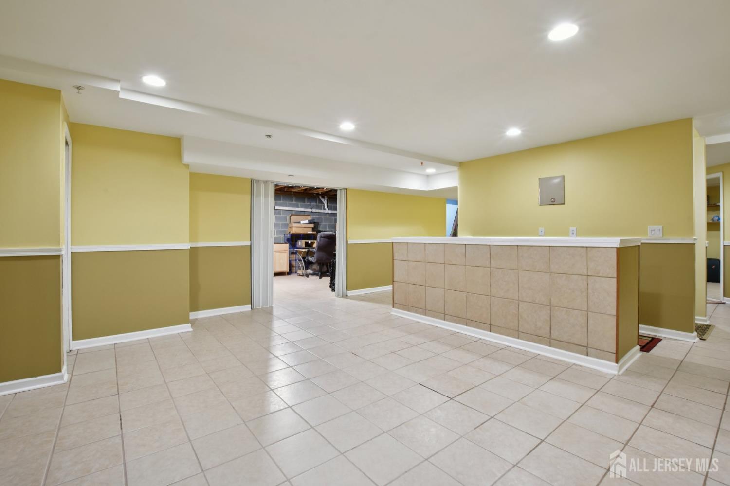 90 Forest Drive, Piscataway, New Jersey image 27