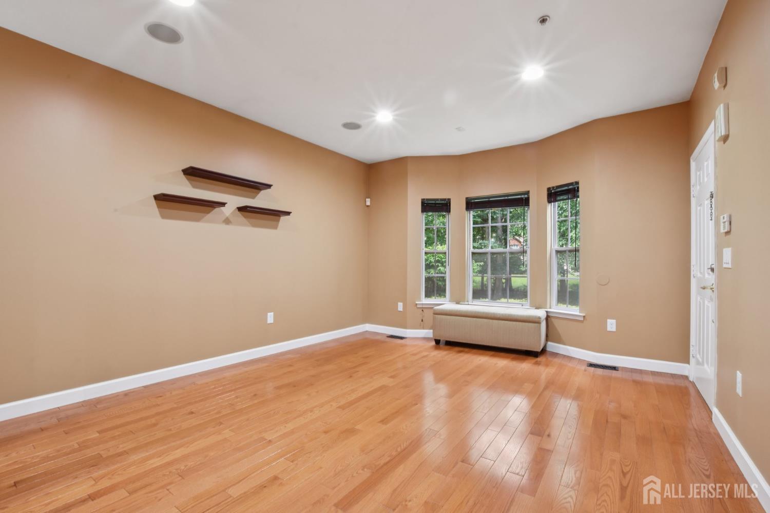 90 Forest Drive, Piscataway, New Jersey image 4