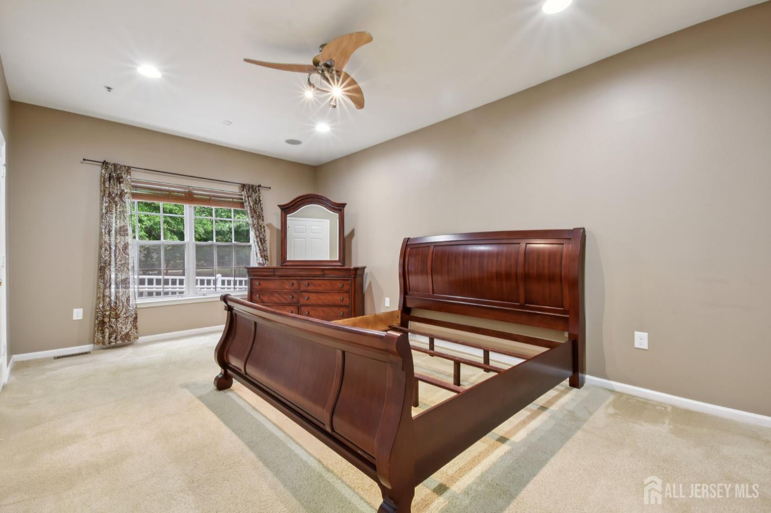 90 Forest Drive, Piscataway, New Jersey image 14