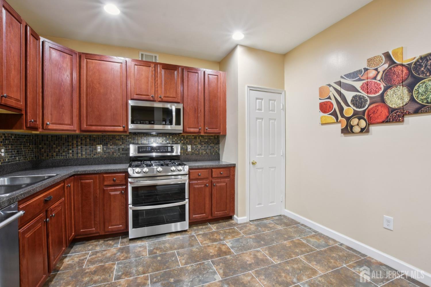 90 Forest Drive, Piscataway, New Jersey image 10
