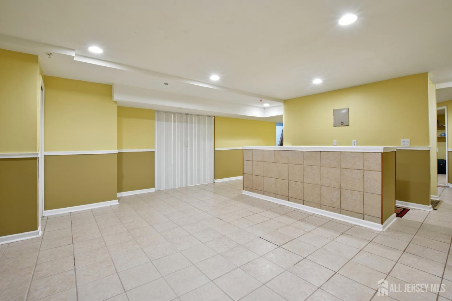 90 Forest Drive, Piscataway, New Jersey image 26