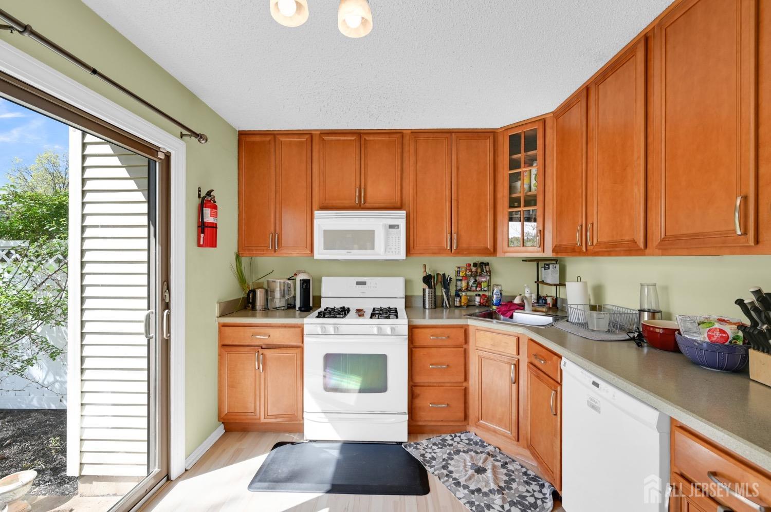 192 Hampshire Court, Piscataway, New Jersey image 17
