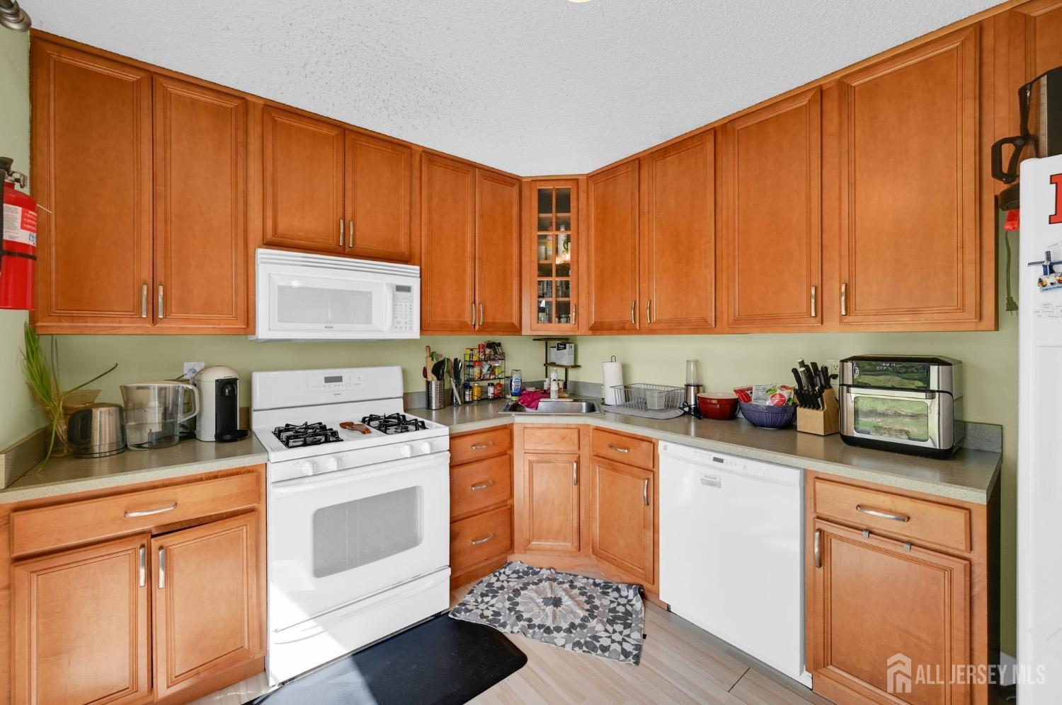 192 Hampshire Court, Piscataway, New Jersey image 18