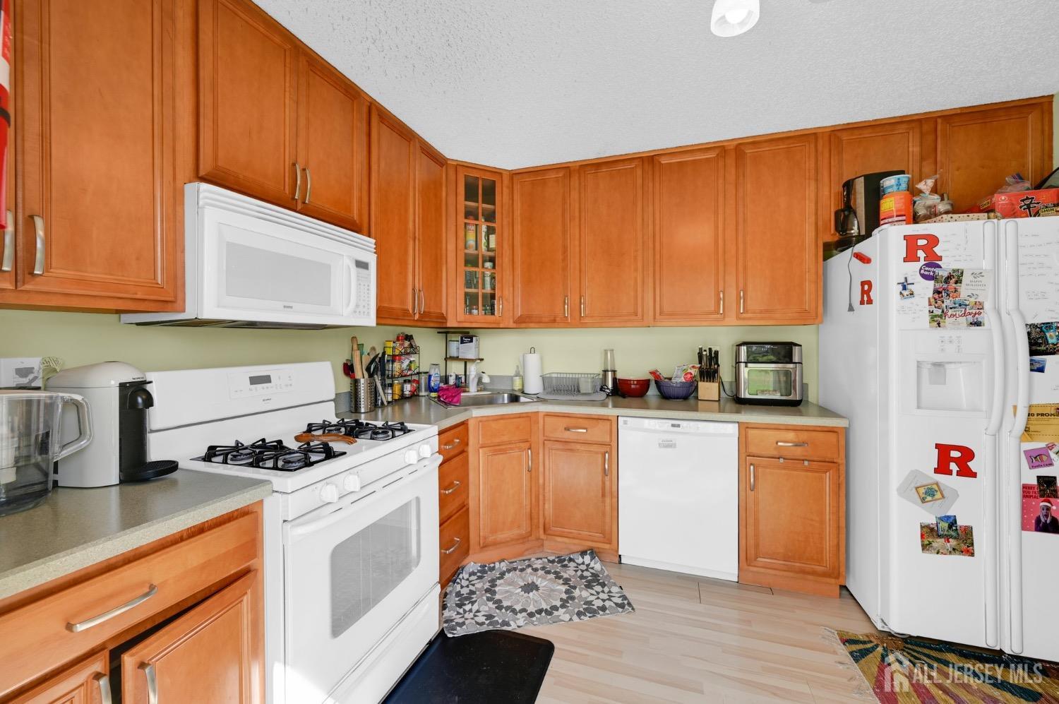 192 Hampshire Court, Piscataway, New Jersey image 19