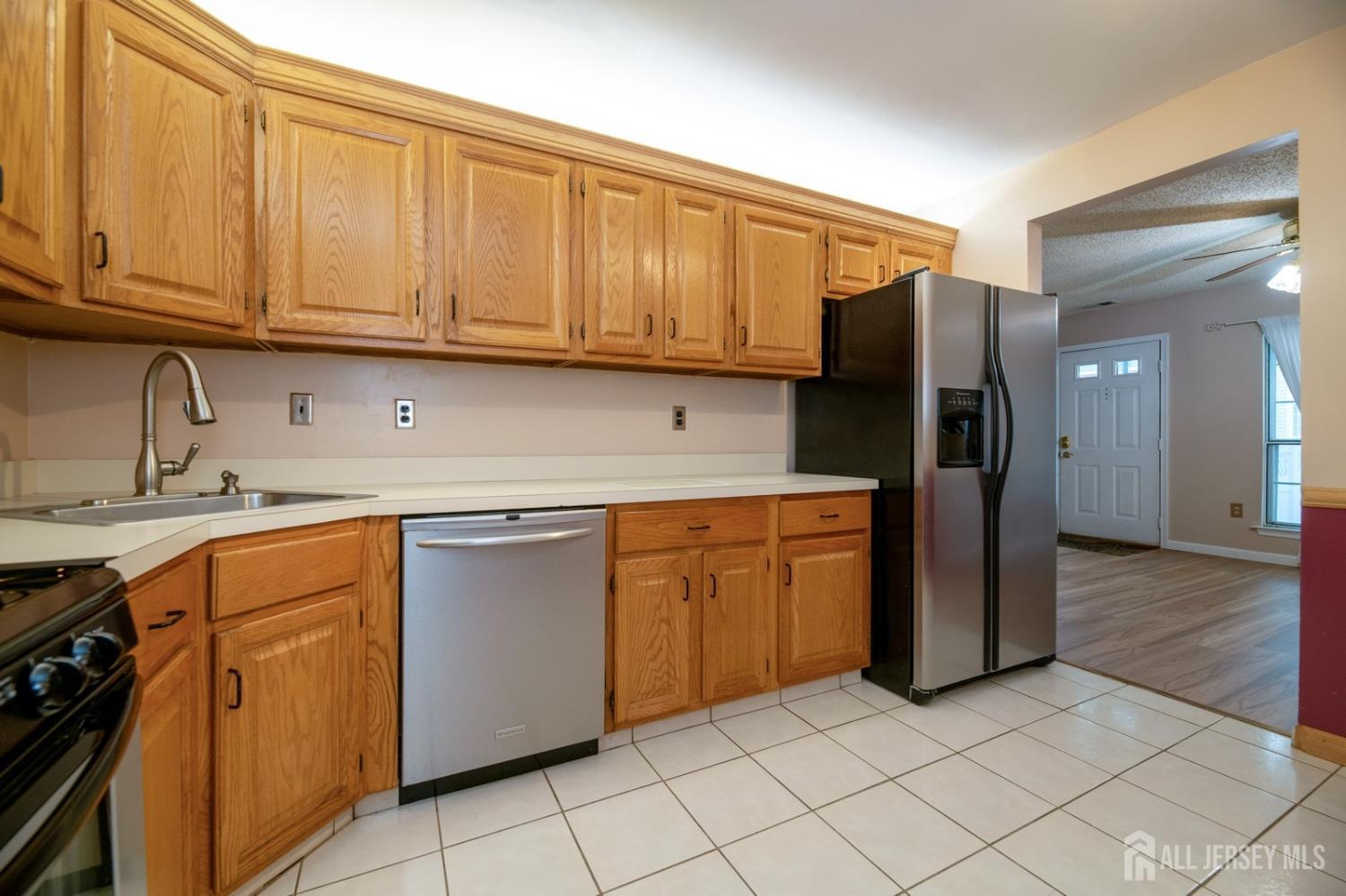 125 Albury Way, North Brunswick, New Jersey image 5