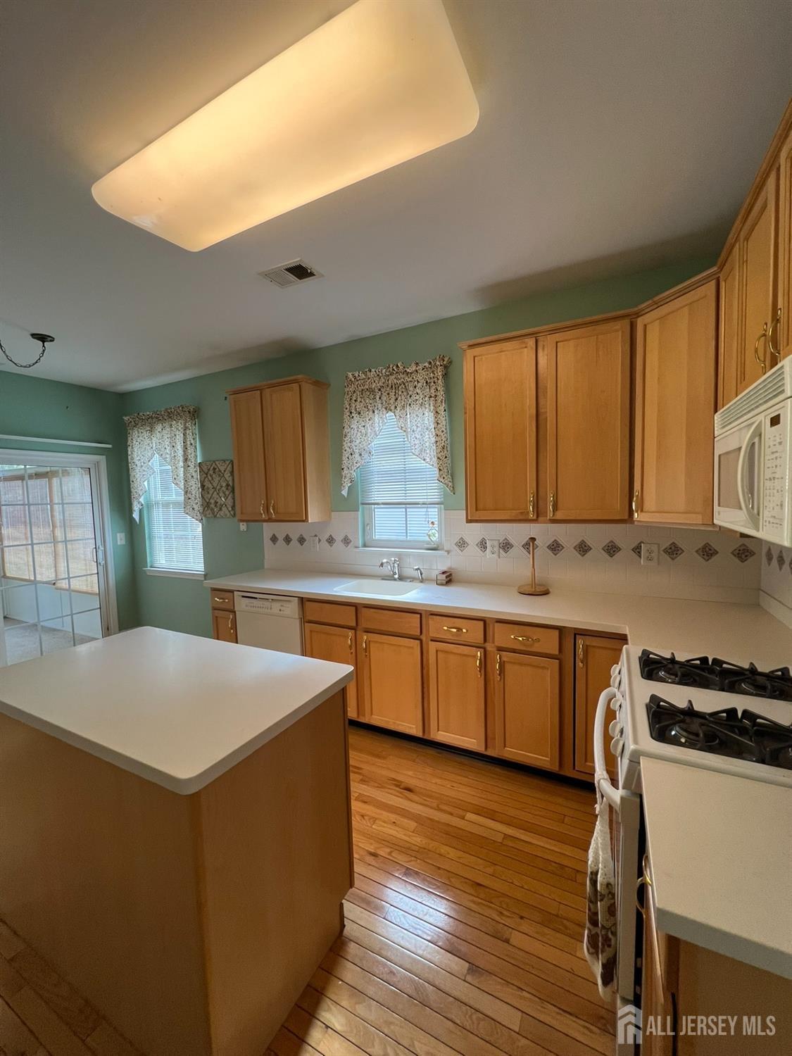 40 Hummingbird Drive, Hamilton, New Jersey image 8