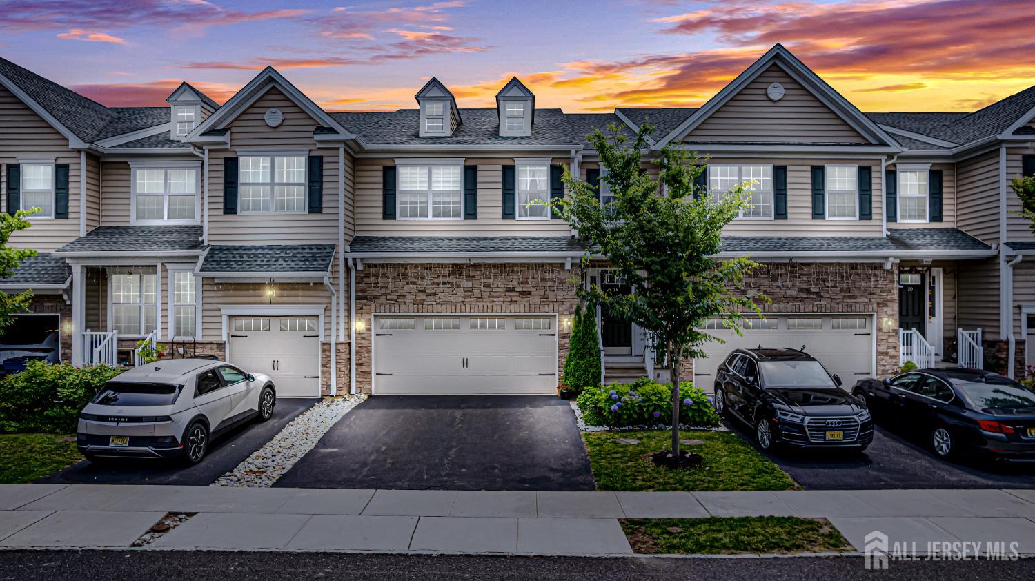 18 Larkspur Lane, Monroe Township, New Jersey image 1