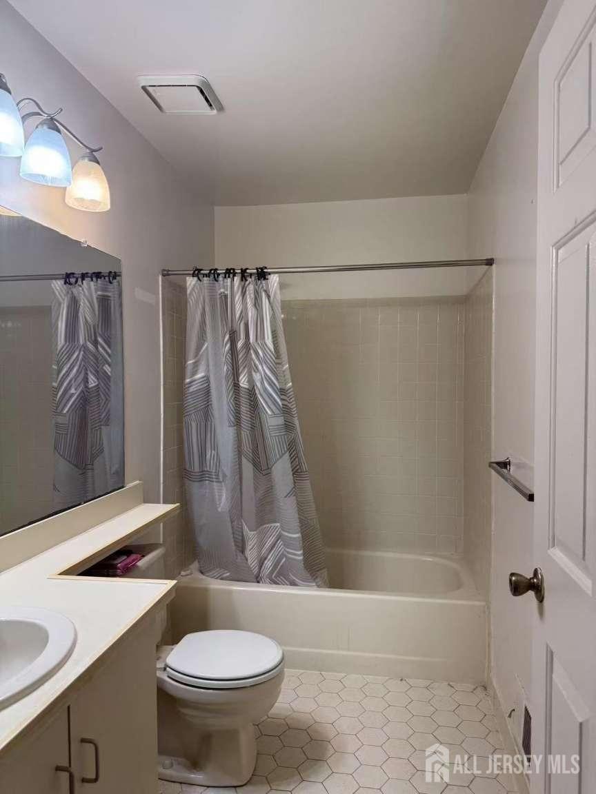 311 Hampshire Court, Piscataway, New Jersey image 6