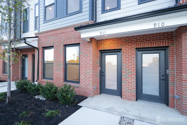 ADDRESS PRIVATE, EAST BRUNSWICK, NJ  - Image 8cbbb2d1d1f2ff16e7e4e2325a155b76/671216237