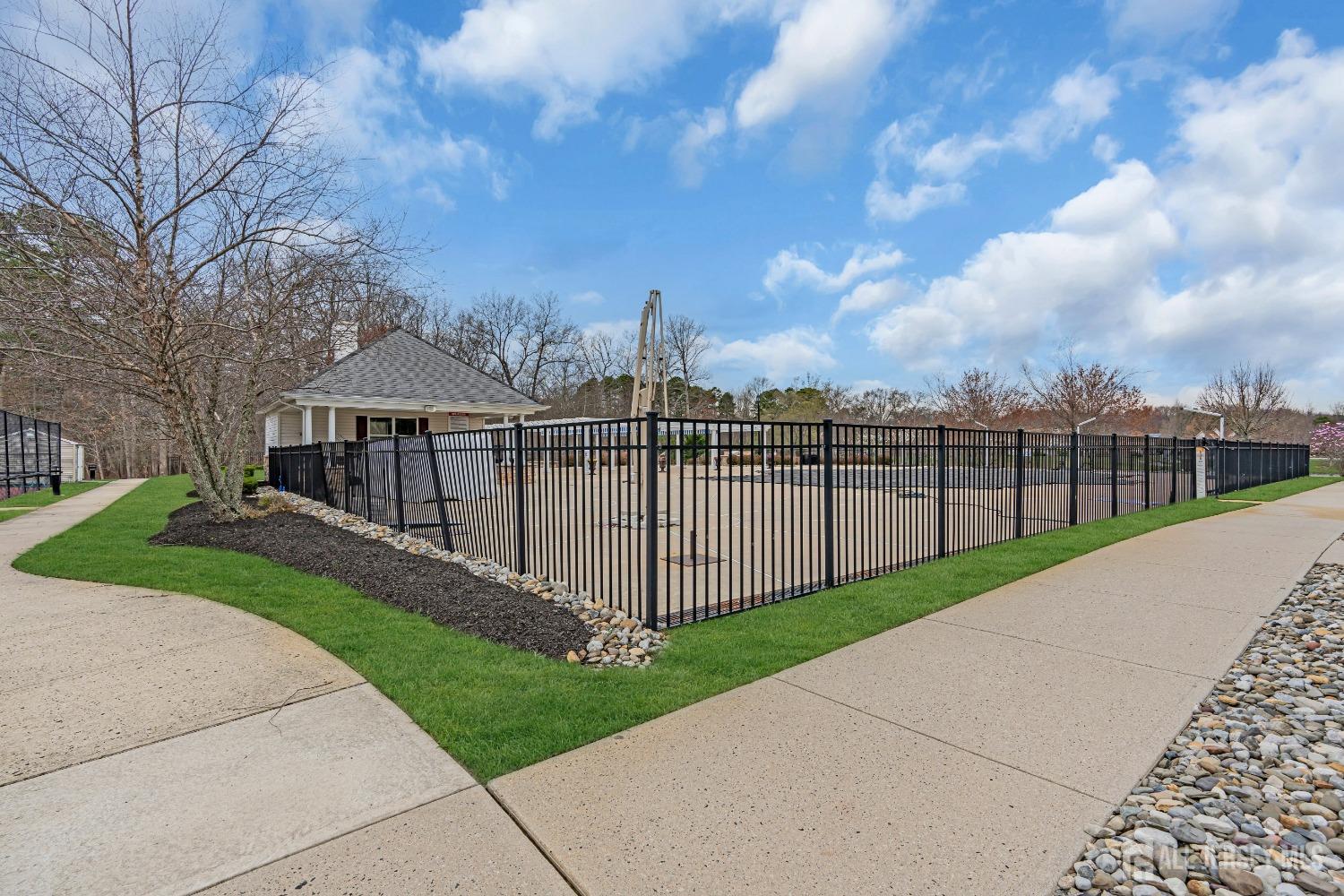 Farmingdale, New Jersey 07727, United States, 3 Bedrooms Bedrooms, ,3 BathroomsBathrooms,Residential,Active,118934