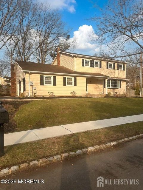Homes For Sale - 2 W End Avenue<br/> Spotswood, NJ 08884