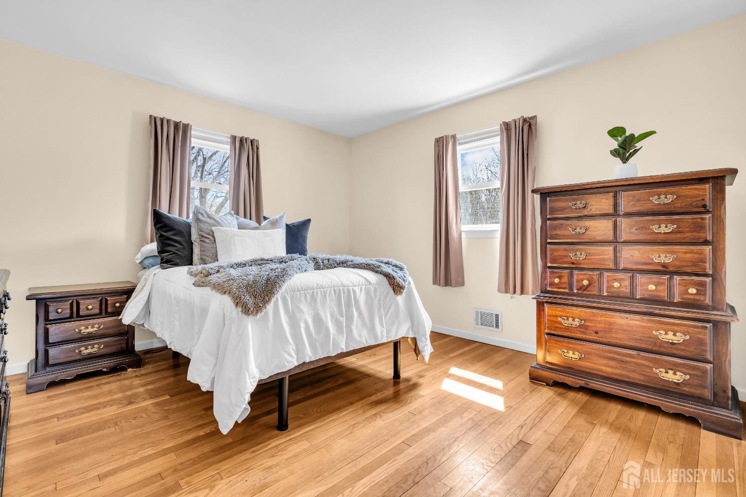 122 Orange Street, Edison, New Jersey image 16