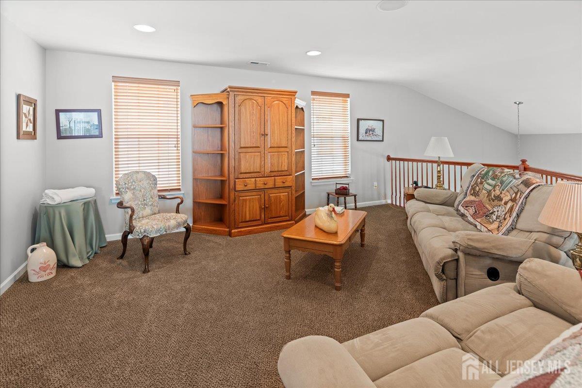 South Brunswick, New Jersey 08824, United States, 3 Bedrooms Bedrooms, ,3 BathroomsBathrooms,Residential,Pending,164892