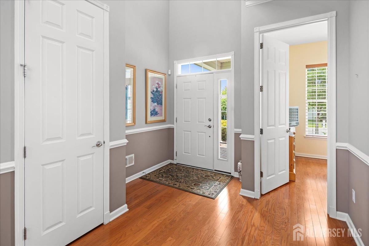 South Brunswick, New Jersey 08824, United States, 3 Bedrooms Bedrooms, ,3 BathroomsBathrooms,Residential,Pending,164892