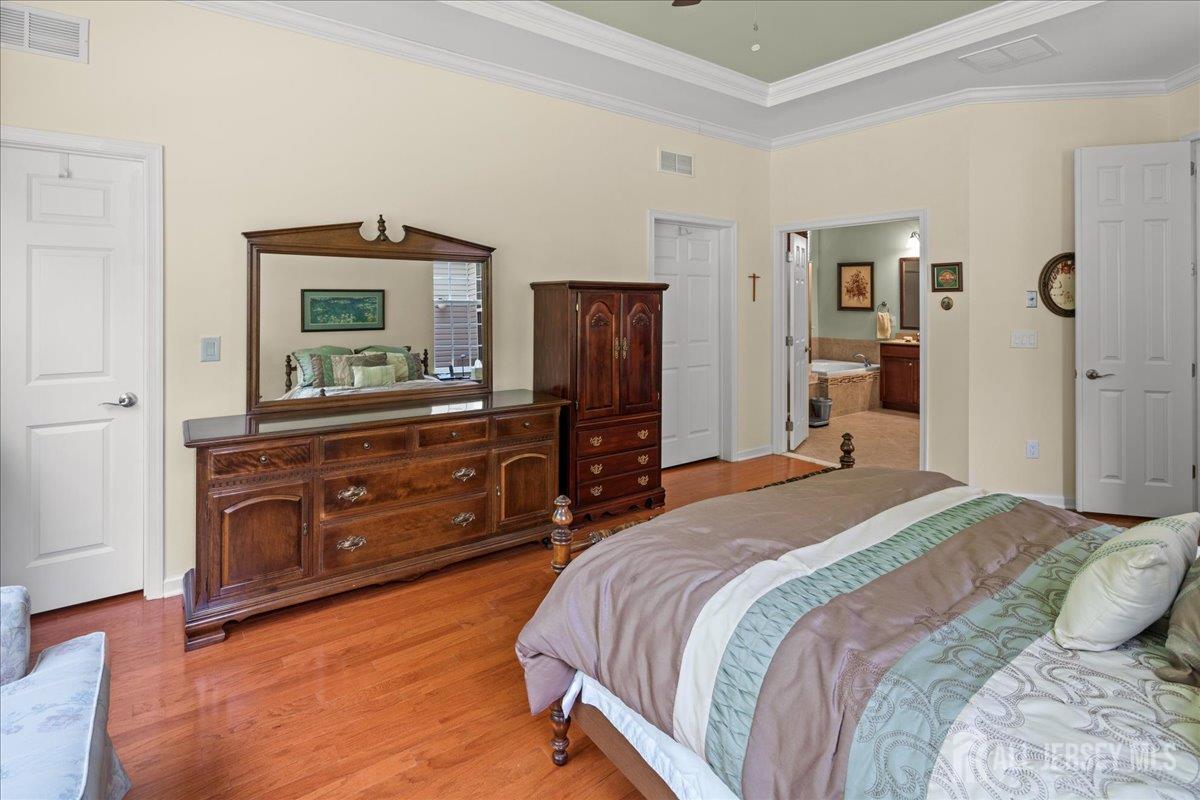 South Brunswick, New Jersey 08824, United States, 3 Bedrooms Bedrooms, ,3 BathroomsBathrooms,Residential,Pending,164892