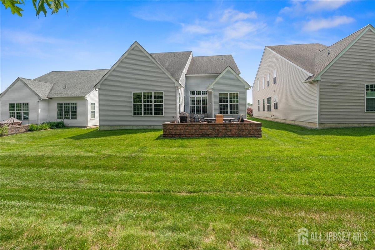 South Brunswick, New Jersey 08824, United States, 3 Bedrooms Bedrooms, ,3 BathroomsBathrooms,Residential,Pending,164892