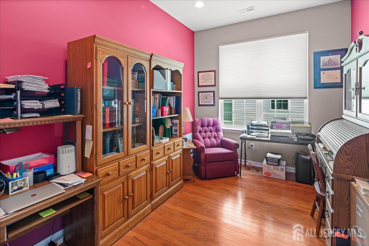 South Brunswick, New Jersey 08824, United States, 3 Bedrooms Bedrooms, ,3 BathroomsBathrooms,Residential,Pending,164892