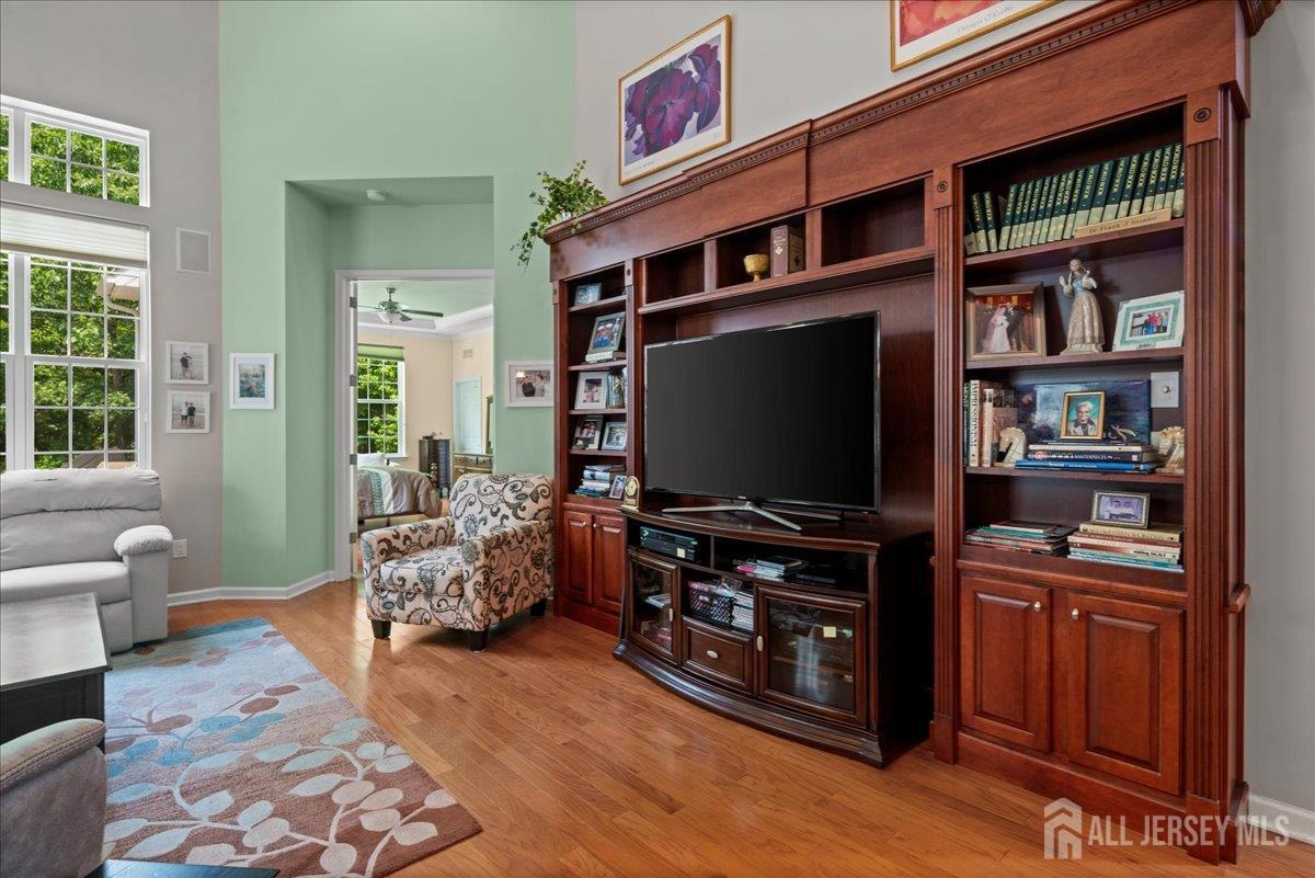 South Brunswick, New Jersey 08824, United States, 3 Bedrooms Bedrooms, ,3 BathroomsBathrooms,Residential,Pending,164892