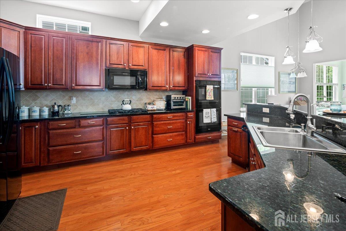 South Brunswick, New Jersey 08824, United States, 3 Bedrooms Bedrooms, ,3 BathroomsBathrooms,Residential,Pending,164892