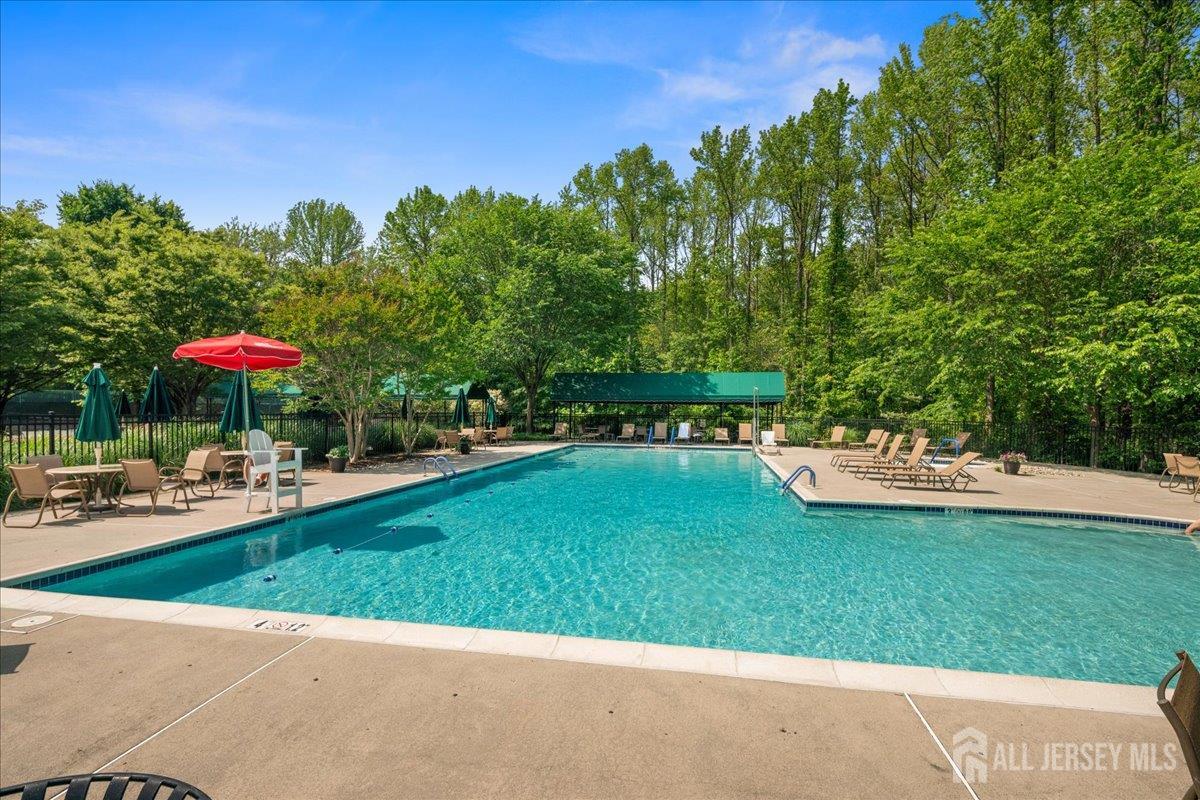 South Brunswick, New Jersey 08824, United States, 3 Bedrooms Bedrooms, ,3 BathroomsBathrooms,Residential,Pending,164892