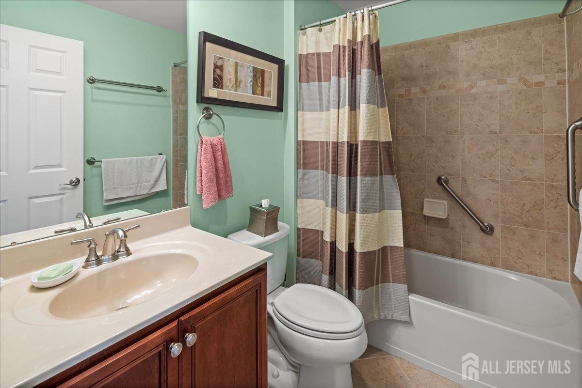 South Brunswick, New Jersey 08824, United States, 3 Bedrooms Bedrooms, ,3 BathroomsBathrooms,Residential,Pending,164892