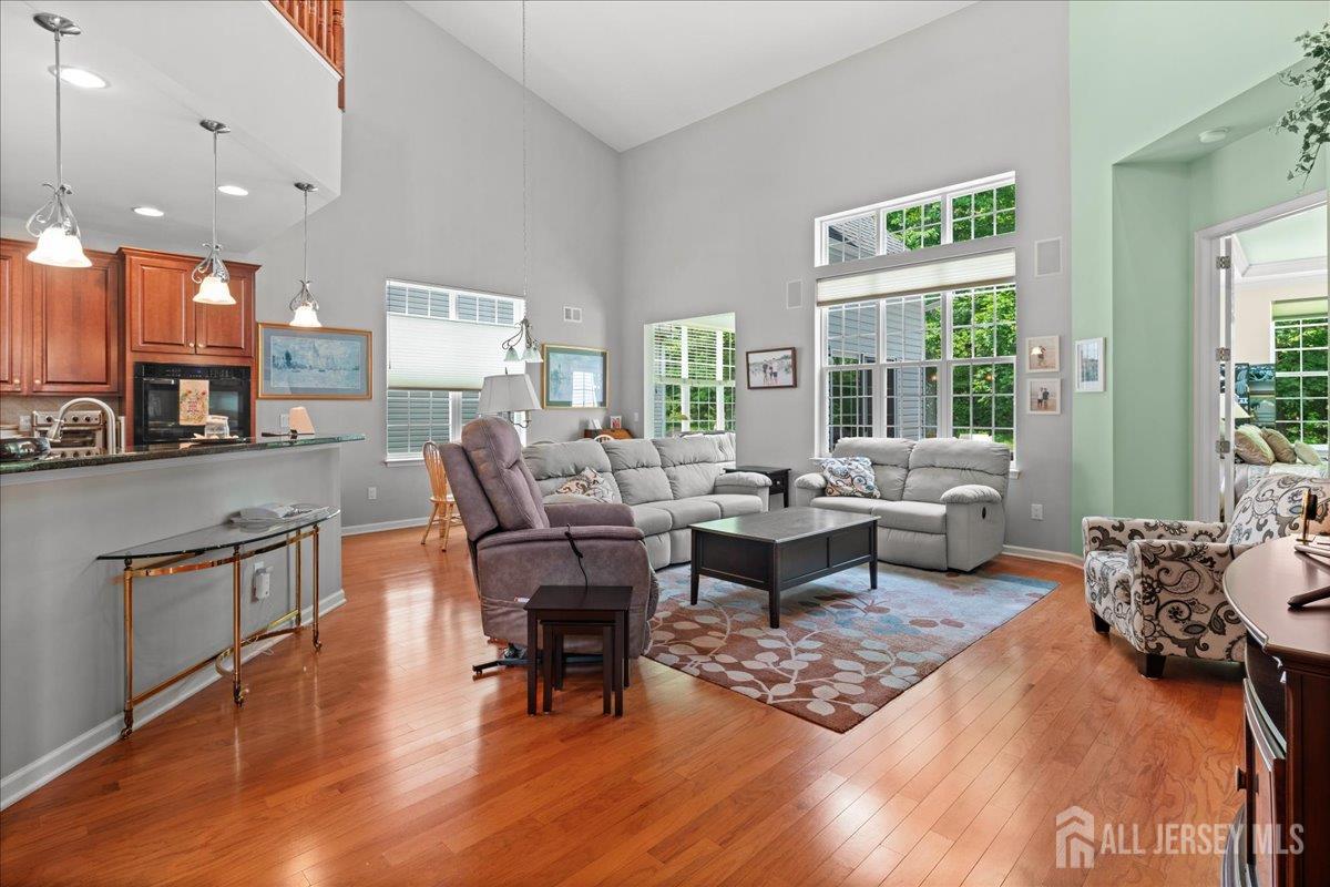 South Brunswick, New Jersey 08824, United States, 3 Bedrooms Bedrooms, ,3 BathroomsBathrooms,Residential,Pending,164892