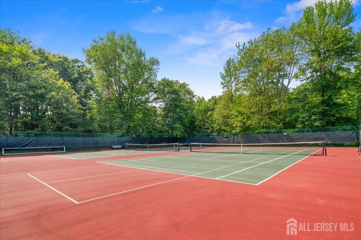 South Brunswick, New Jersey 08824, United States, 3 Bedrooms Bedrooms, ,3 BathroomsBathrooms,Residential,Pending,164892