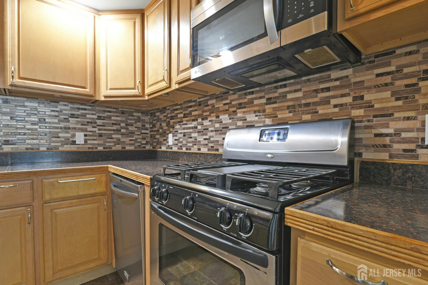 385 Shoreland Circle, Old Bridge, New Jersey image 6